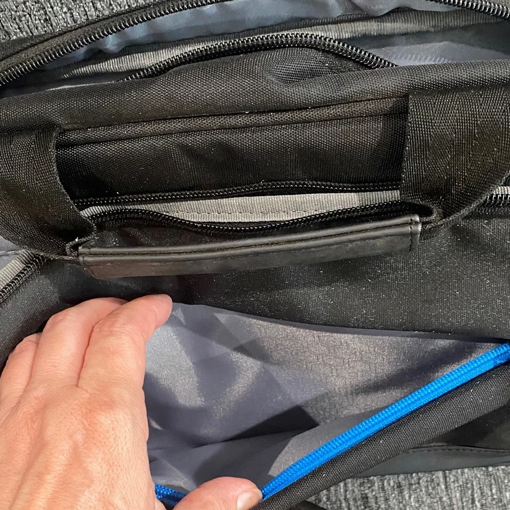 Dell Black Laptop Messenger Bag with Blue Zipper Accent - Picture 4 of 5